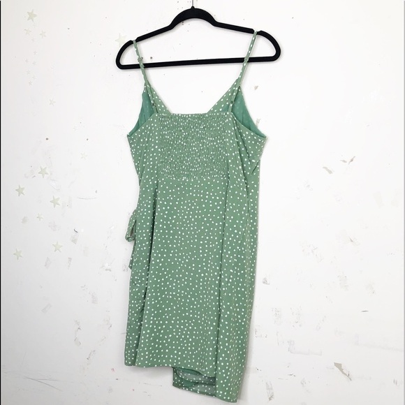 𝅺Heartloom olive green polkadot wrap dress - Picture 7 of 8